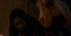 extant_HouseOfTheDragon_1x01-TheHeirsOfTheDragon_1990