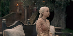 extant_HouseOfTheDragon_1x04-KingOfTheNarrowSea_0859
