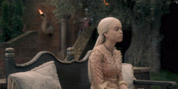 extant_HouseOfTheDragon_1x04-KingOfTheNarrowSea_0860