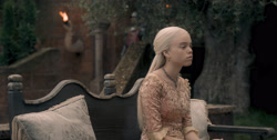 extant_HouseOfTheDragon_1x04-KingOfTheNarrowSea_0863