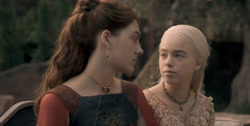 extant_HouseOfTheDragon_1x04-KingOfTheNarrowSea_0954