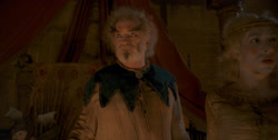 extant_HouseOfTheDragon_1x04-KingOfTheNarrowSea_1860