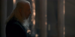 extant_HouseOfTheDragon_1x04-KingOfTheNarrowSea_4575