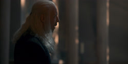 extant_HouseOfTheDragon_1x04-KingOfTheNarrowSea_4576