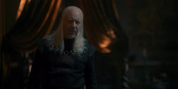 extant_HouseOfTheDragon_1x04-KingOfTheNarrowSea_4587
