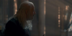 extant_HouseOfTheDragon_1x04-KingOfTheNarrowSea_4621