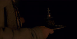 extant_HouseOfTheDragon_1x04-KingOfTheNarrowSea_4937