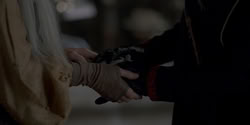 extant_HouseOfTheDragon_1x05-WeLightTheWay_1036