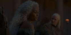 extant_HouseOfTheDragon_1x06-ThePrincessAndTheQueen_1916