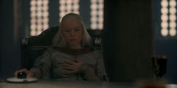 extant_HouseOfTheDragon_1x06-ThePrincessAndTheQueen_3485