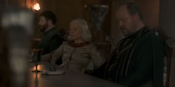 extant_HouseOfTheDragon_1x06-ThePrincessAndTheQueen_3595