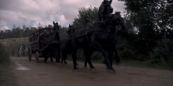 extant_HouseOfTheDragon_1x06-ThePrincessAndTheQueen_5043