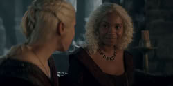 extant_HouseOfTheDragon_2x05_Regent_1989