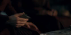 extant_HouseOfTheDragon_2x05_Regent_1992