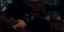 extant_HouseOfTheDragon_2x05_Regent_2011