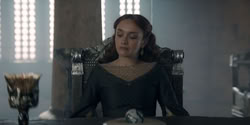 extant_HouseOfTheDragon_2x05_Regent_2826