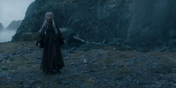 HouseOfTheDragon_3x01-SaltAndSeaFireAndBlood_1963