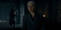 HouseOfTheDragon_3x02-QueensLanding_00263