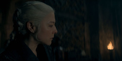HouseOfTheDragon_3x02-QueensLanding_00309