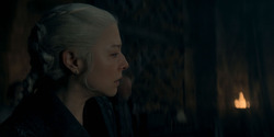 HouseOfTheDragon_3x02-QueensLanding_00320
