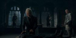 HouseOfTheDragon_3x02-QueensLanding_00342