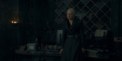 HouseOfTheDragon_3x02-QueensLanding_00430