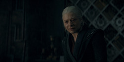 HouseOfTheDragon_3x02-QueensLanding_00465