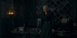 HouseOfTheDragon_3x02-QueensLanding_00488