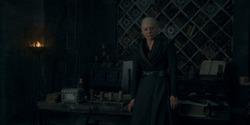 HouseOfTheDragon_3x02-QueensLanding_00495