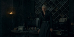 HouseOfTheDragon_3x02-QueensLanding_00496