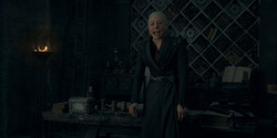 HouseOfTheDragon_3x02-QueensLanding_00503