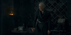 HouseOfTheDragon_3x02-QueensLanding_00506