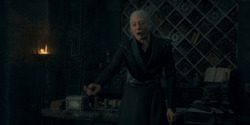 HouseOfTheDragon_3x02-QueensLanding_00507
