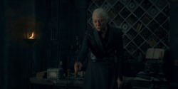 HouseOfTheDragon_3x02-QueensLanding_00508