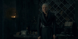 HouseOfTheDragon_3x02-QueensLanding_00513