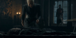 HouseOfTheDragon_3x02-QueensLanding_00542
