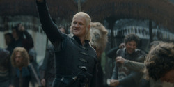 HouseOfTheDragon_3x02-QueensLanding_00935