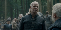 HouseOfTheDragon_3x02-QueensLanding_00963