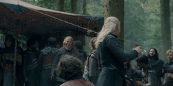 HouseOfTheDragon_3x02-QueensLanding_01105