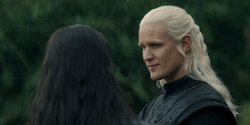 HouseOfTheDragon_3x02-QueensLanding_01180