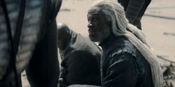 HouseOfTheDragon_3x02-QueensLanding_01820