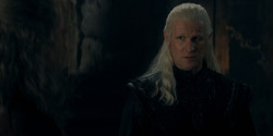 HouseOfTheDragon_3x02-QueensLanding_02100