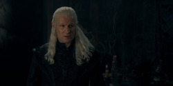 HouseOfTheDragon_3x02-QueensLanding_02200