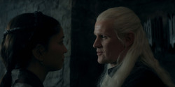 HouseOfTheDragon_3x02-QueensLanding_02297