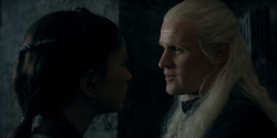 HouseOfTheDragon_3x02-QueensLanding_02300