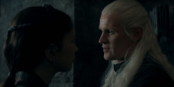 HouseOfTheDragon_3x02-QueensLanding_02301