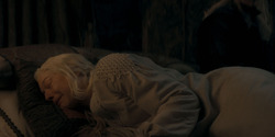 HouseOfTheDragon_3x02-QueensLanding_02702