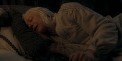 HouseOfTheDragon_3x02-QueensLanding_02713