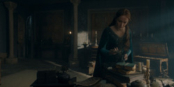 HouseOfTheDragon_3x02-QueensLanding_02802