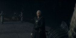 HouseOfTheDragon_3x02-QueensLanding_03298